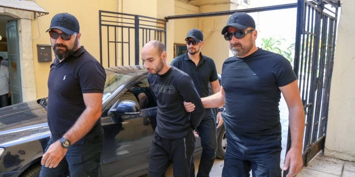 Δολοφονία Suzanne Eaton: «Παραδέχτηκε ότι έχει πειράξει κι άλλα κορίτσια»- Οδηγήθηκε στις φυλακές Τριπόλεως ο 27χρονος κατηγορούμενος